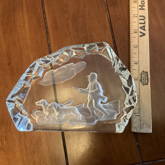 Etched Crystal bird dog hunting scene paperweight - Picture 7 of 8